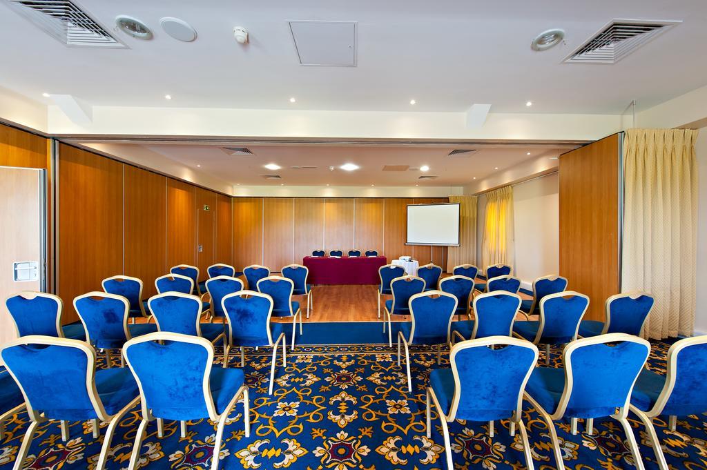 סוורדס Roganstown Hotel & Country Club מראה חיצוני תמונה