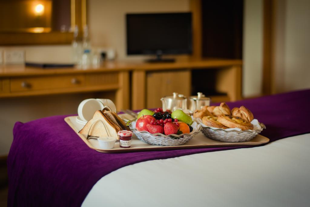 סוורדס Roganstown Hotel & Country Club מראה חיצוני תמונה